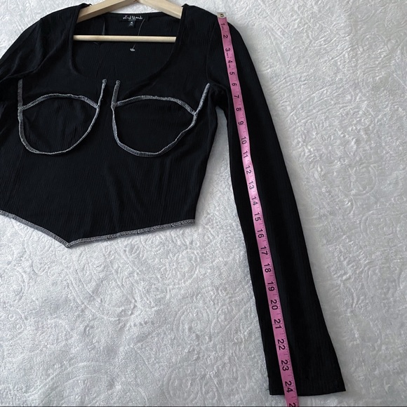 NWT Black Ribbed Crop Top With White Contrast Stitching - Picture 7 of 8
